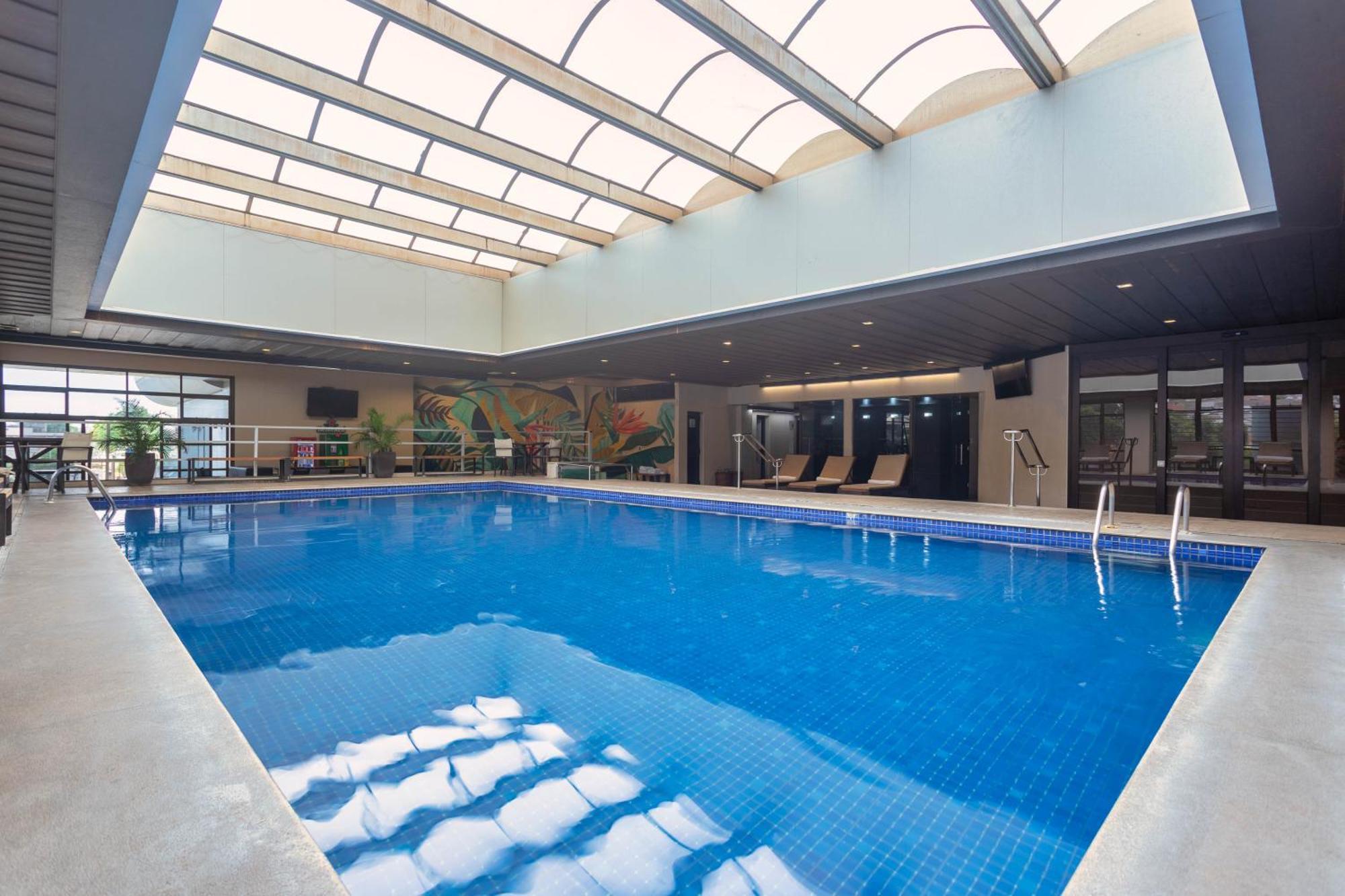 Ouro Minas Hotel Belo Horizonte, Dolce By Wyndham Екстер'єр фото The pool at the hotel