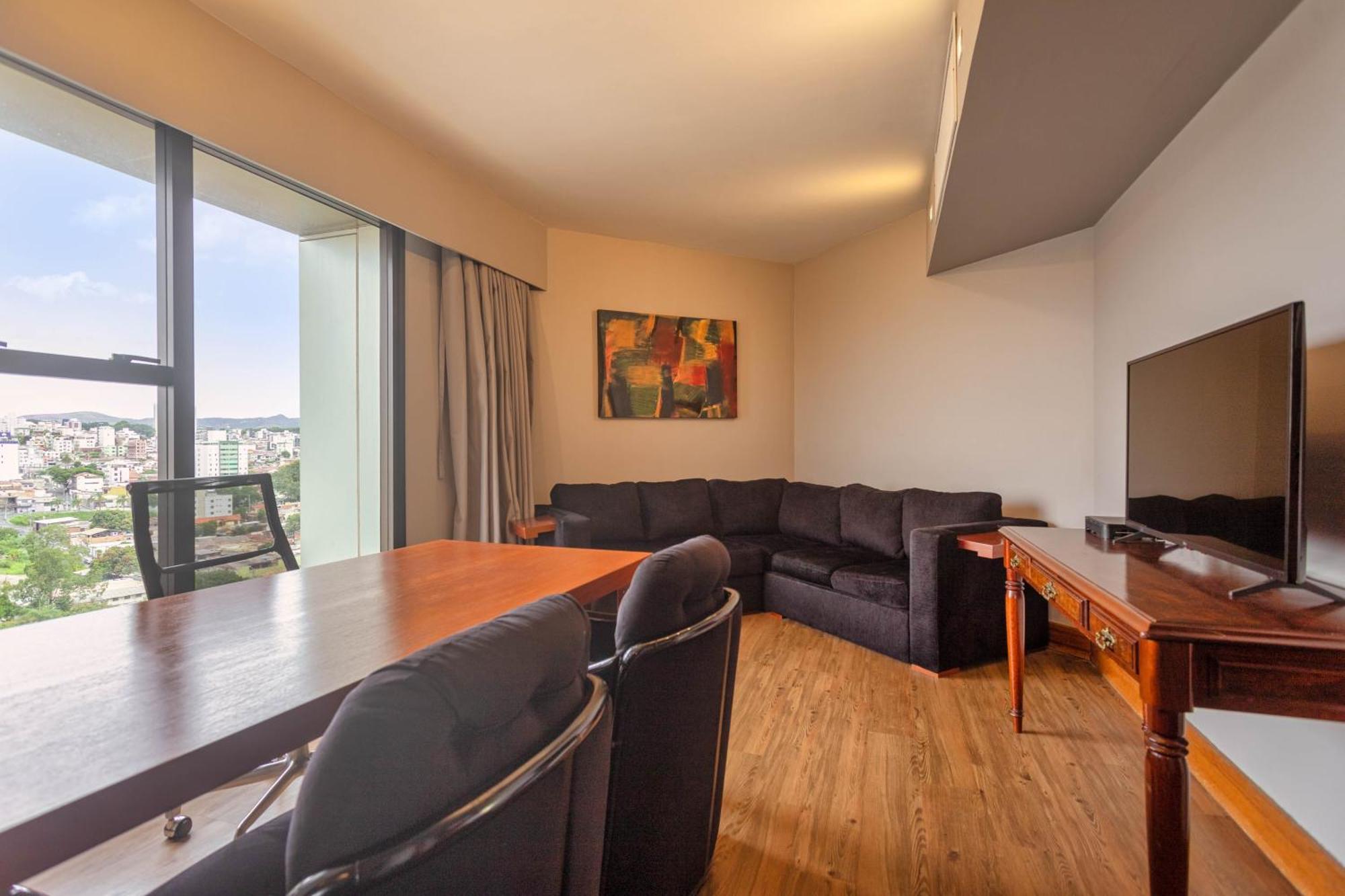 Ouro Minas Hotel Belo Horizonte, Dolce By Wyndham Екстер'єр фото A living room in a suite at the Hilton Athens