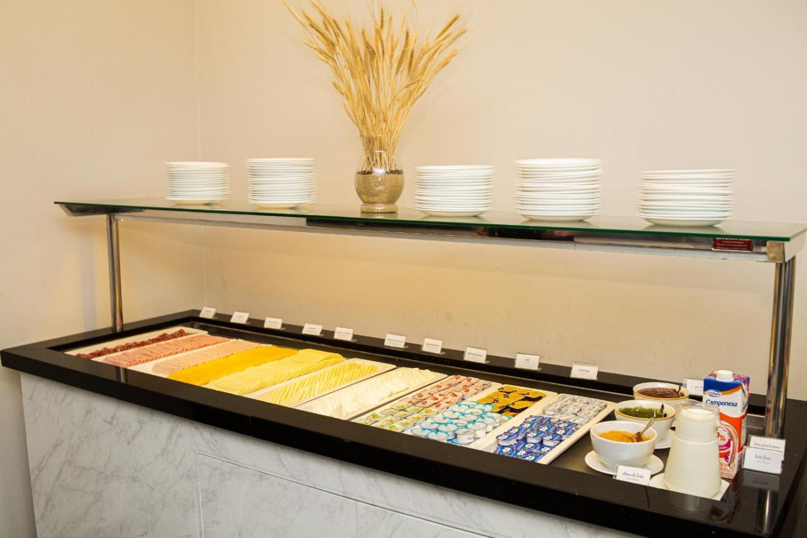 Ouro Minas Hotel Belo Horizonte, Dolce By Wyndham Екстер'єр фото A salad bar